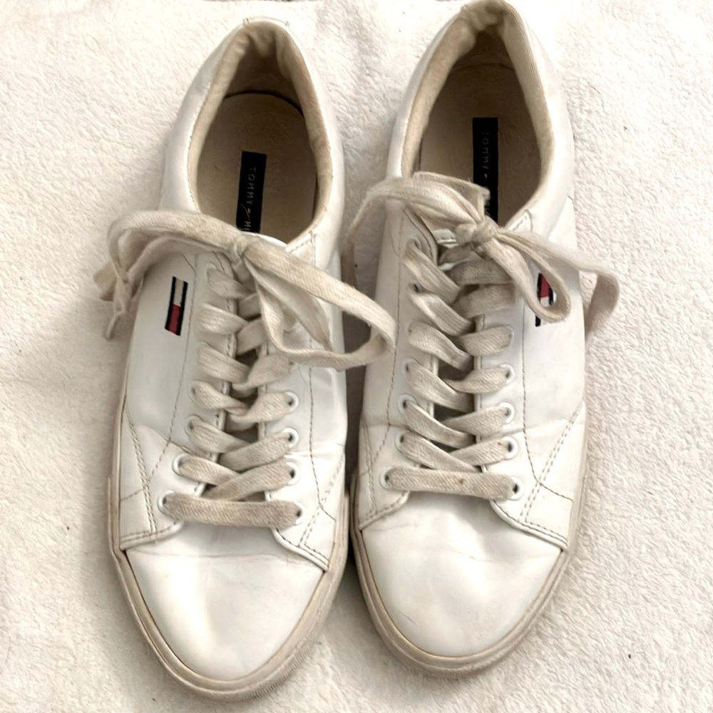 Tommy Hilfiger leather sneakers size 8.5